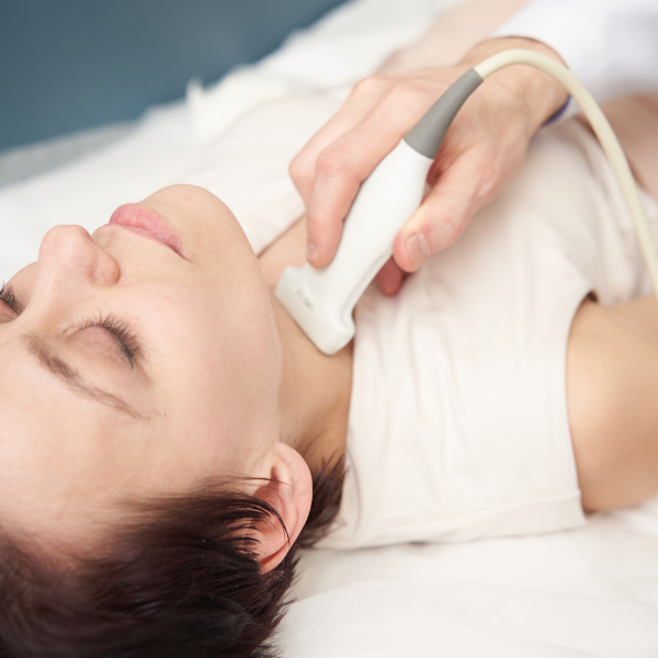  Hospital doctors examine patients so that