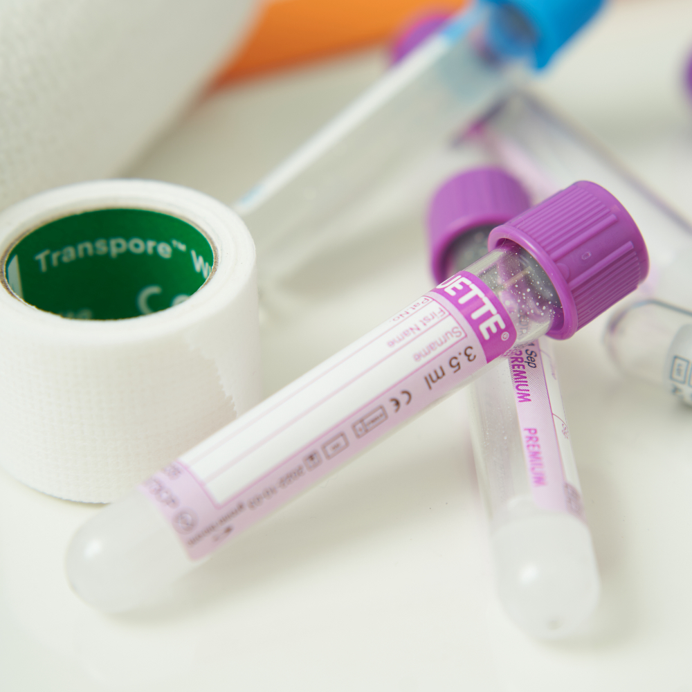  Hospital doctors examine patients so that