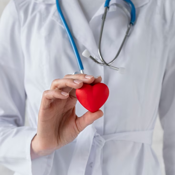  Hospital doctors examine patients so that