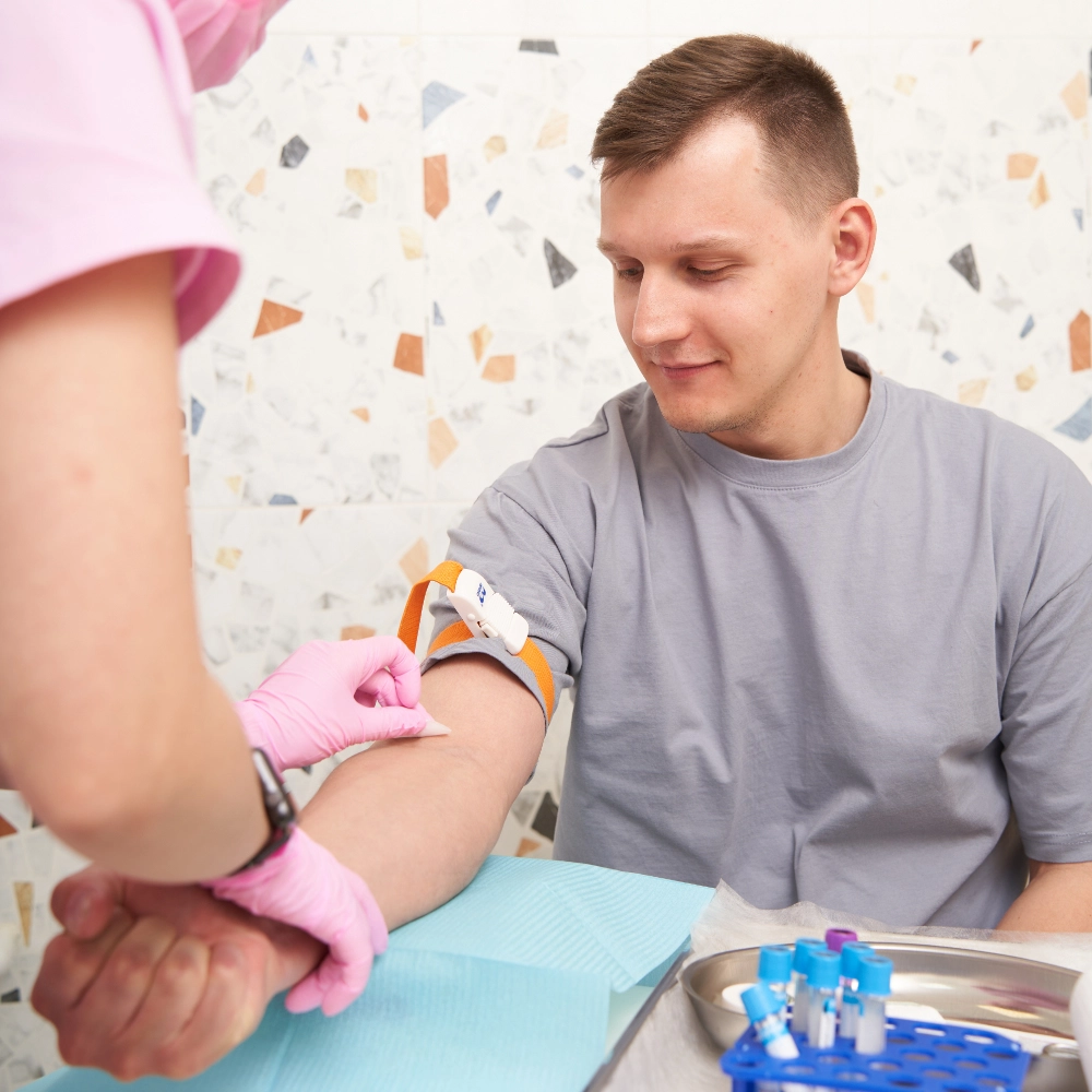  Hospital doctors examine patients so that